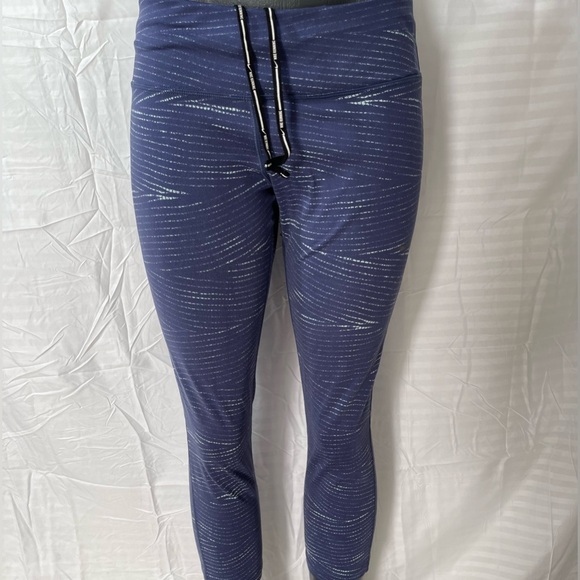 Nike ๐๐๐ ๐ ๐ข๐ง๐ ๐ฌ ๐๐ซ๐ข-๐
๐ข๐ญ ๐๐ฉ๐ข๐ ๐๐ฎ๐ง Crop Sz Large - Picture 4 of 4